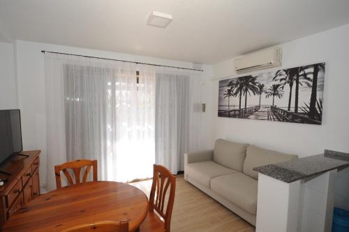  Orange Park Estudio Jardin vista piscina in Benicassim