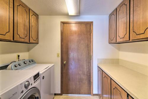 Loveland Home with Fire Pit and Ping Pong Table! - image 9