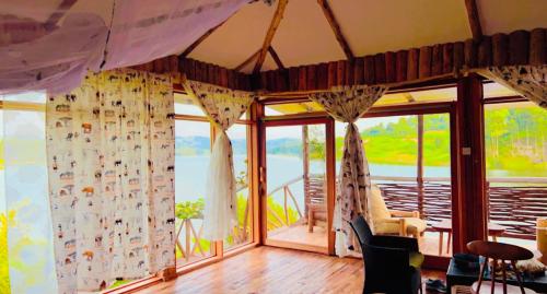 Lake Bunyonyi Rock Resort