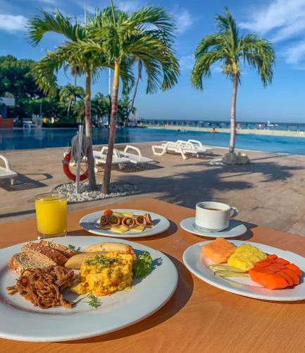 Makanan dan Minuman, Tamaca Beach Resort in Santa Marta