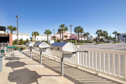 Spacious 3BR 3Bath 12th Floor, Million-Dollar Gulf Views detail