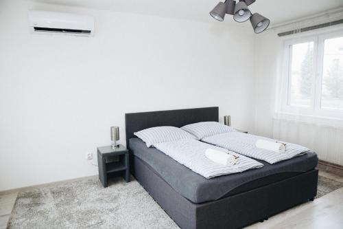 2 bedrooms, 4 beds