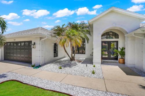 Exquisite 4-Bedroom Villa with Heated Pool Sarasota Area