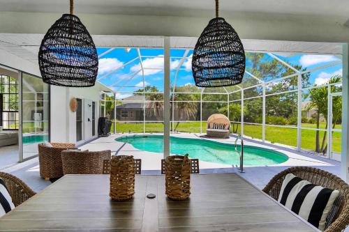 Exquisite 4-Bedroom Villa with Heated Pool Sarasota Area