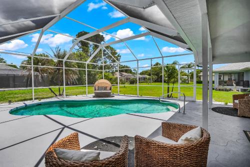 Exquisite 4-Bedroom Villa with Heated Pool Sarasota Area