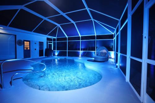 Exquisite 4-Bedroom Villa with Heated Pool Sarasota Area