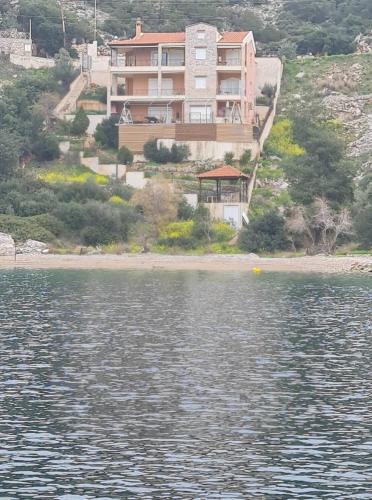 BLUE BAY gîte à louer Vrachonisís Plateiá