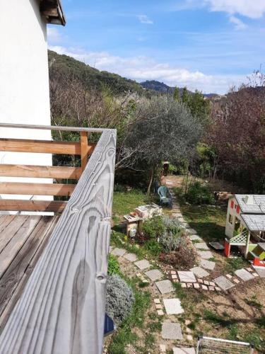 Erkély/terasz, Studio cosy près d'Aubenas et des thermes de Vals (Studio cosy pres d'Aubenas et des thermes de Vals) in Pont-de-Labeaume