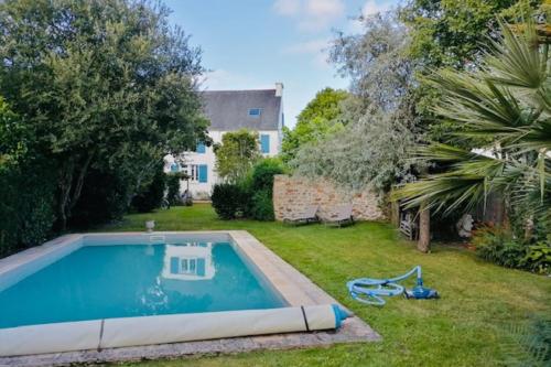 240 m avec wifi-JARDIN-TERRASSE et PISCINE privée gîte à louer Le Bono