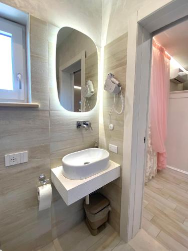 One-Bedroom Apartment image 10