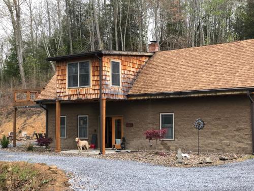 The Lodge at Camp Creek Cabins