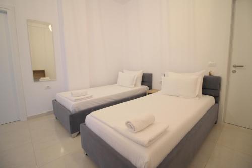 J&B Hotel – Ksamil, OR