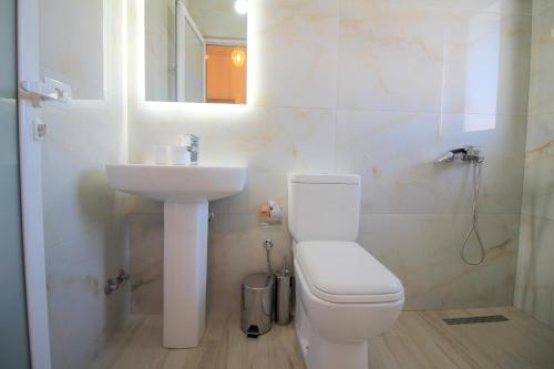 J&B Hotel – Ksamil, OR