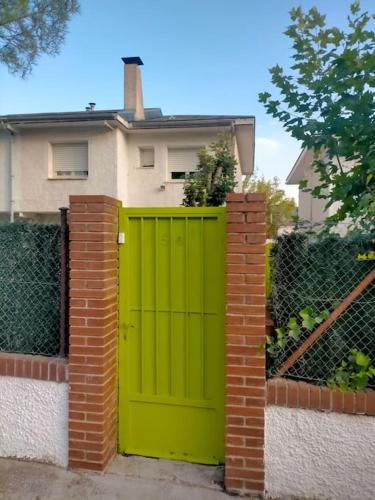  Chalet adosado con jardín in Cebreros