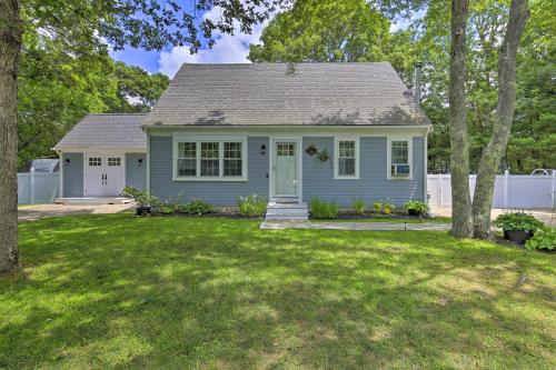 5 Mi to Beach Cape Cod Getaway with Grill in Sandwich