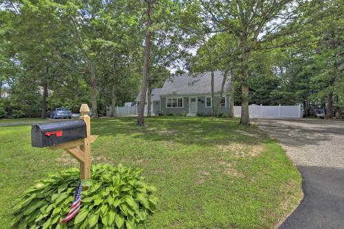 5 Mi to Beach Cape Cod Getaway with Grill in Sandwich