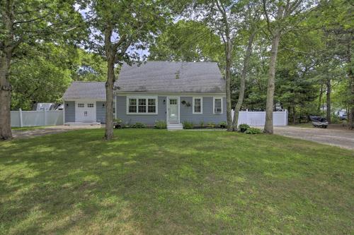 5 Mi to Beach Cape Cod Getaway with Grill in Sandwich
