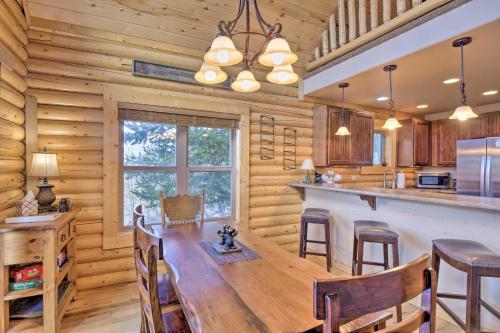 Secluded Alma Log Cabin with Hot Tub and Mountain View in Alma, USA