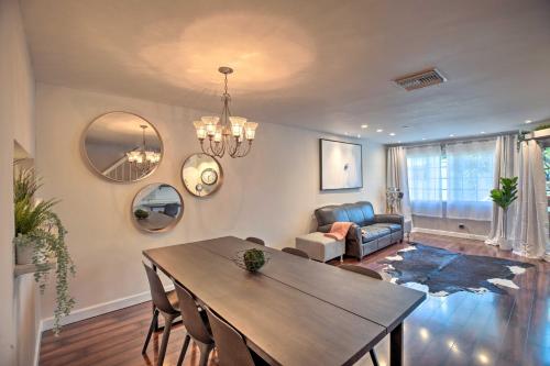 Bright Burbank Condo Less Than 2 Mi to Griffith Park! in Burbank, USA