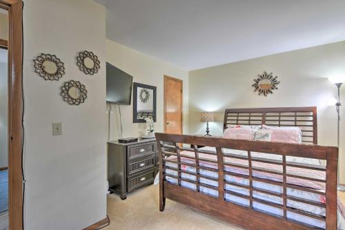 Scenic Home with Pool Access 3 Mi to Bushkill Falls - image 24