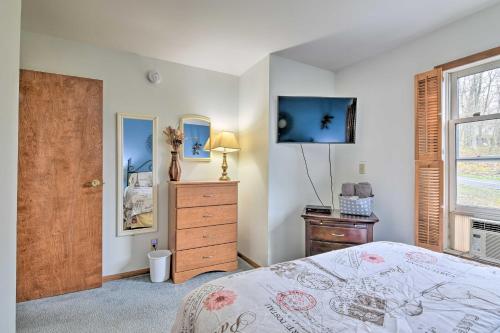 Scenic Home with Pool Access 3 Mi to Bushkill Falls - image 32