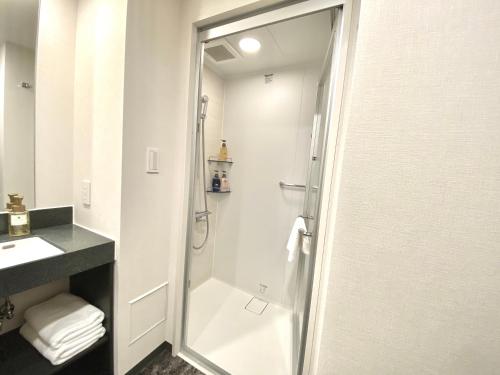 Standard Twin Room with Extra Bed image 4
