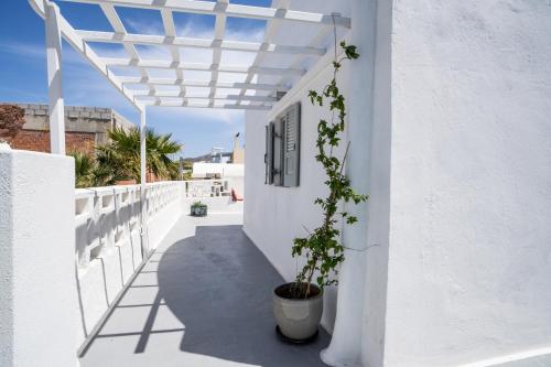 Casa Sigala arch Santorini