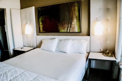 Devonshire Inn Motel - image 14