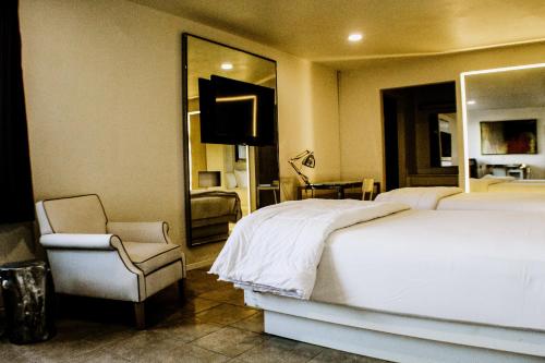 Devonshire Inn Motel - image 7