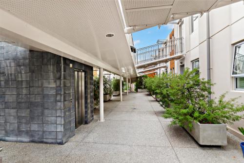 Belvedere Apartments - image 2
