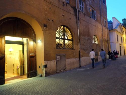 Casa Di Santa Francesca Romana a Ponte Rotto - 출입구