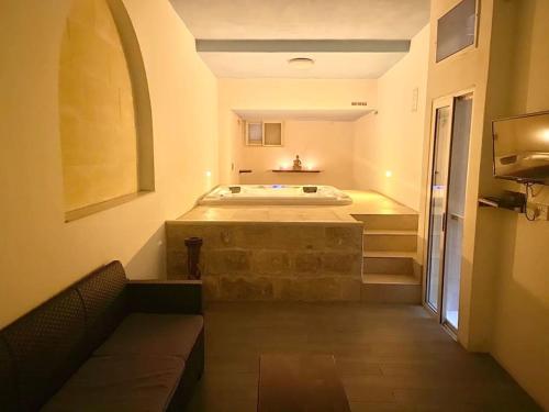 Villa Rossa Gozo - 5 bedroom ensuite with pool & jacuzzi Villa Rossa Gozo - 5 bedroom ensuite with pool & jacuzzi