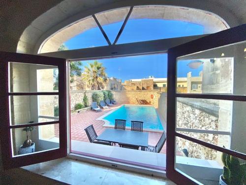 Villa Rossa Gozo - 5 bedroom ensuite with pool & jacuzzi Villa Rossa Gozo - 5 bedroom ensuite with pool & jacuzzi