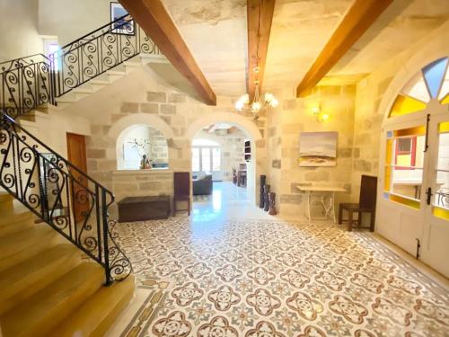 Villa Rossa Gozo - 5 bedroom ensuite with pool & jacuzzi Villa Rossa Gozo - 5 bedroom ensuite with pool & jacuzzi