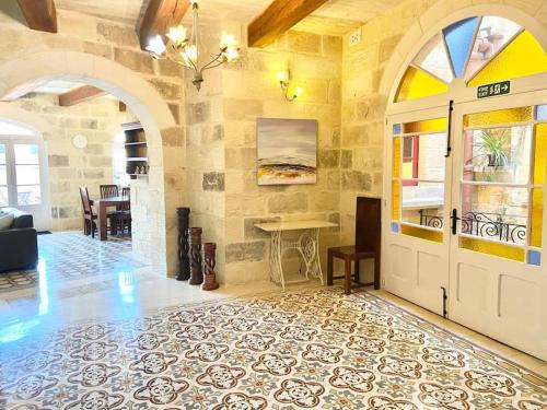 Villa Rossa Gozo - 5 bedroom ensuite with pool & jacuzzi Villa Rossa Gozo - 5 bedroom ensuite with pool & jacuzzi