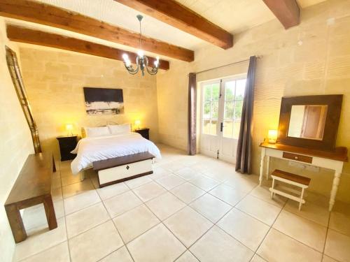 Villa Rossa Gozo - 5 bedroom ensuite with pool & jacuzzi Villa Rossa Gozo - 5 bedroom ensuite with pool & jacuzzi