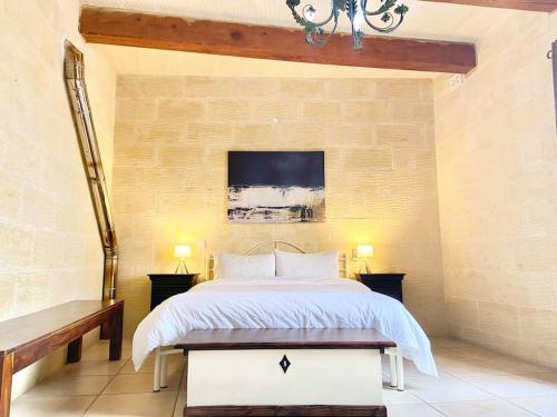 Villa Rossa Gozo - 5 bedroom ensuite with pool & jacuzzi Villa Rossa Gozo - 5 bedroom ensuite with pool & jacuzzi