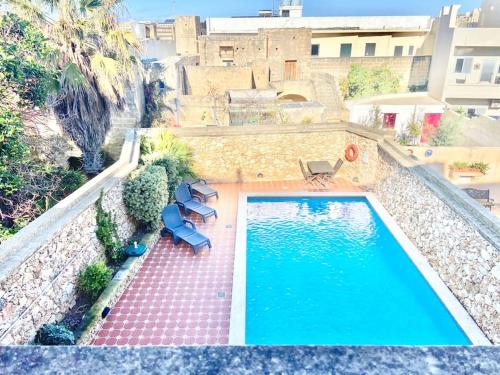 Villa Rossa Gozo - 5 bedroom ensuite with pool & jacuzzi Villa Rossa Gozo - 5 bedroom ensuite with pool & jacuzzi