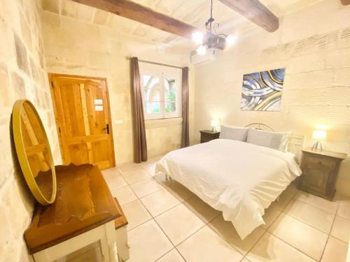 Villa Rossa Gozo - 5 bedroom ensuite with pool & jacuzzi Villa Rossa Gozo - 5 bedroom ensuite with pool & jacuzzi