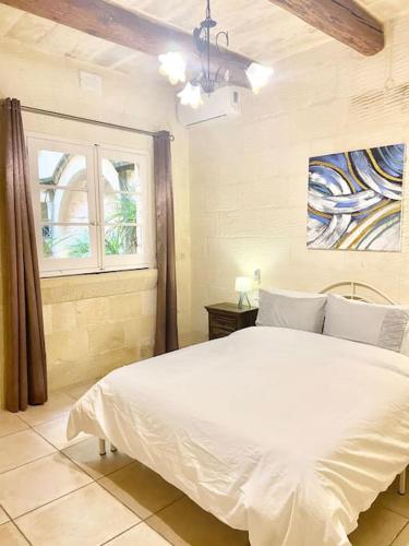 Villa Rossa Gozo - 5 bedroom ensuite with pool & jacuzzi Villa Rossa Gozo - 5 bedroom ensuite with pool & jacuzzi