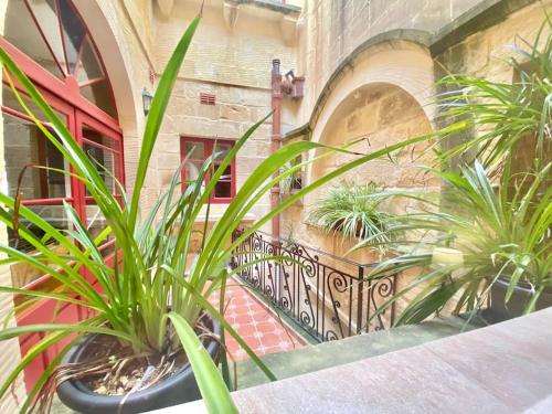 Villa Rossa Gozo - 5 bedroom ensuite with pool & jacuzzi Villa Rossa Gozo - 5 bedroom ensuite with pool & jacuzzi