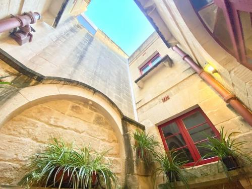 Villa Rossa Gozo - 5 bedroom ensuite with pool & jacuzzi Villa Rossa Gozo - 5 bedroom ensuite with pool & jacuzzi