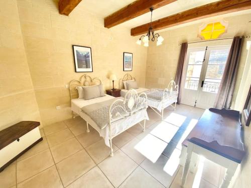 Villa Rossa Gozo - 5 bedroom ensuite with pool & jacuzzi Villa Rossa Gozo - 5 bedroom ensuite with pool & jacuzzi