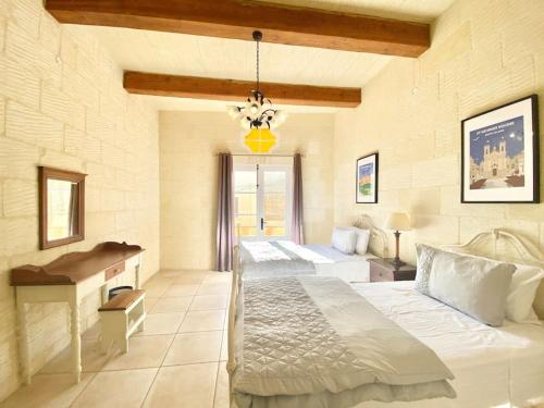 Villa Rossa Gozo - 5 bedroom ensuite with pool & jacuzzi Villa Rossa Gozo - 5 bedroom ensuite with pool & jacuzzi