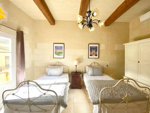 Villa Rossa Gozo - 5 bedroom ensuite with pool & jacuzzi Villa Rossa Gozo - 5 bedroom ensuite with pool & jacuzzi