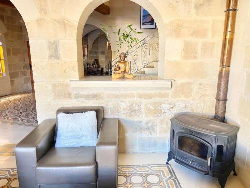 Villa Rossa Gozo - 5 bedroom ensuite with pool & jacuzzi Villa Rossa Gozo - 5 bedroom ensuite with pool & jacuzzi