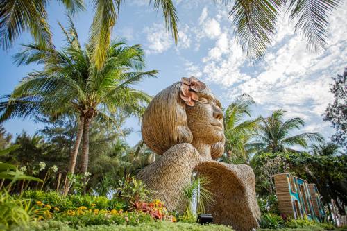 Hola Beach - Beach Club and Eco Glamping Resort