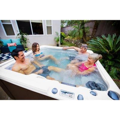 New 2Bedroom 2Bath House with Private Backyard & Jacuzzi in Miami, USA