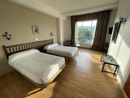 2 twin beds