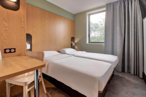 2 twin beds